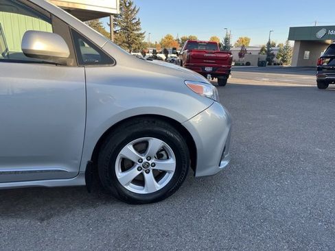 Used 2020 Toyota Sienna LE image 17