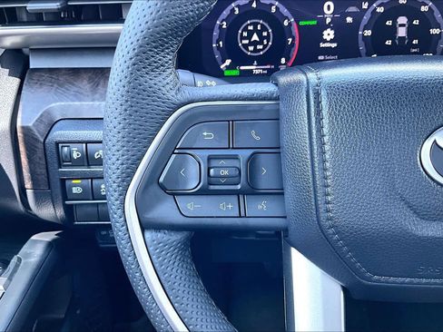 Used 2025 Toyota Tacoma Limited AWD/4WD image 24