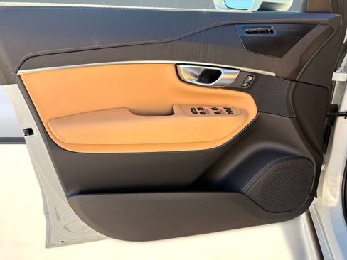 Certified 2024 Volvo XC90 T8 Ultimate w/ Protection Package Premier image 23