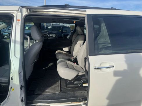 Used 2015 Toyota Sienna Limited Premium AWD/4WD image 5