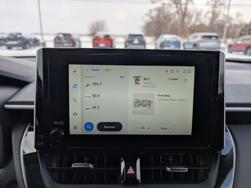 Used 2025 Toyota Corolla Cross XLE image 17