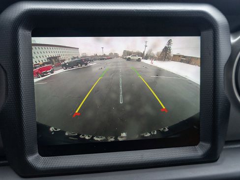 Used 2023 Jeep Wrangler Unlimited w/ Cold Weather Group image 18