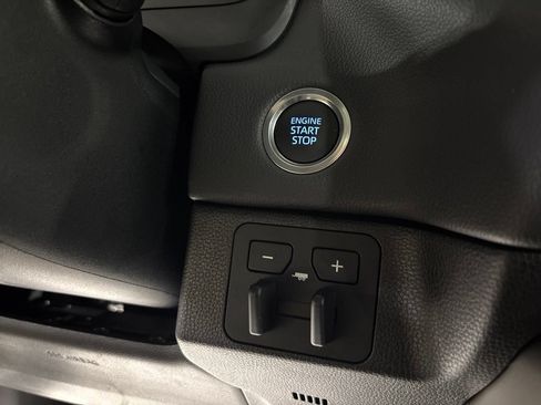 Used 2024 Toyota Tundra Limited AWD/4WD image 25