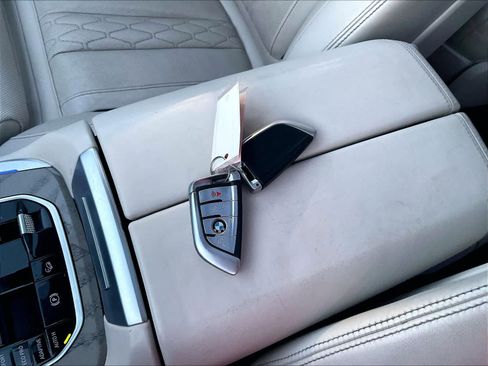 Used 2021 BMW X7 M50i image 59