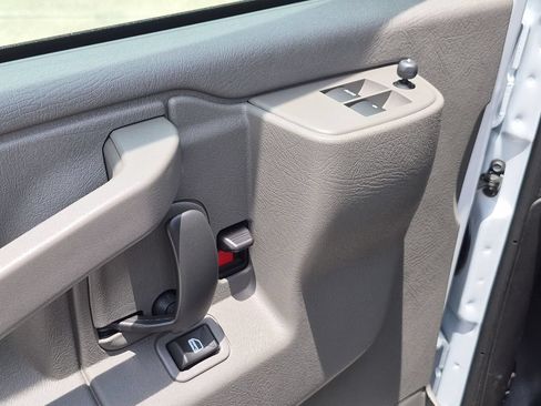 New 2026 Chevrolet Express 3500 RWD image 8