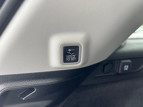 Certified 2023 Jeep Grand Cherokee Overland image 28