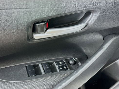 Used 2021 Toyota Corolla LE FWD image 15