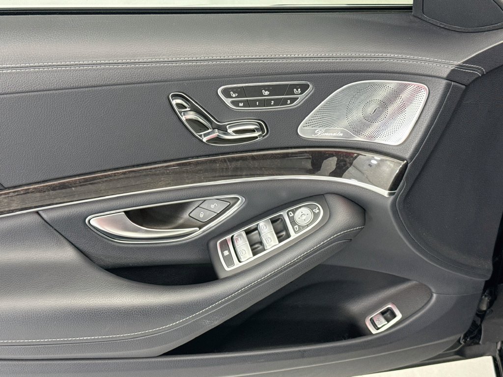 Used 2017 Mercedes-Benz S 550 Sedan image 22