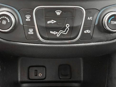 Used 2018 Chevrolet Equinox LT image 23