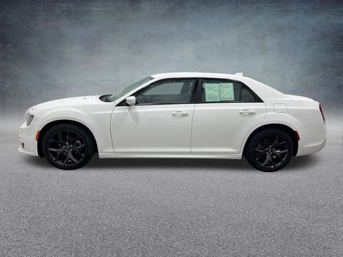 Used 2023 Chrysler 300 Touring L image 2