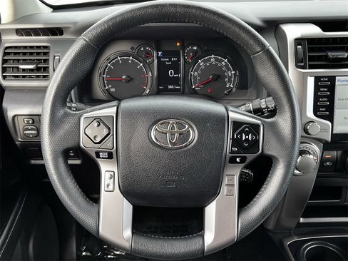 Used 2022 Toyota 4Runner SR5 Premium image 11
