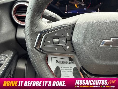 Used 2025 Chevrolet Trax RS w/ Sunroof Package FWD image 33