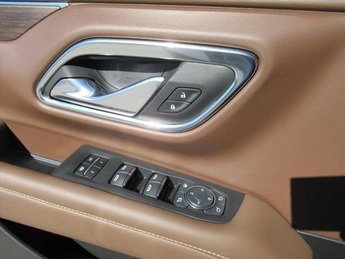 Used 2024 Chevrolet Suburban High Country w/ Advanced Technology Package image 22