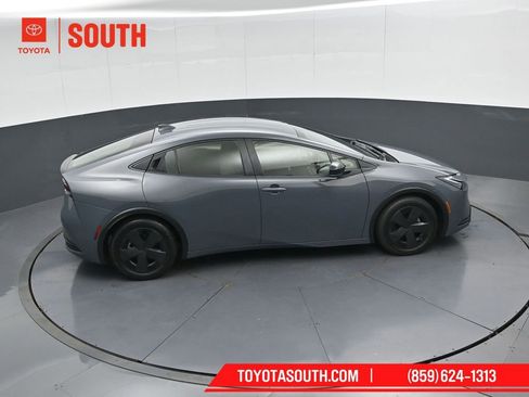 Used 2025 Toyota Prius LE FWD image 47