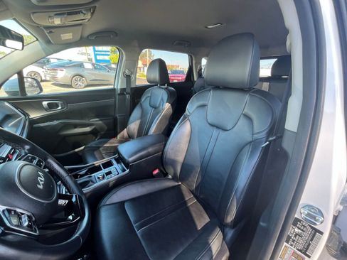 Used 2024 Kia Sorento S image 28