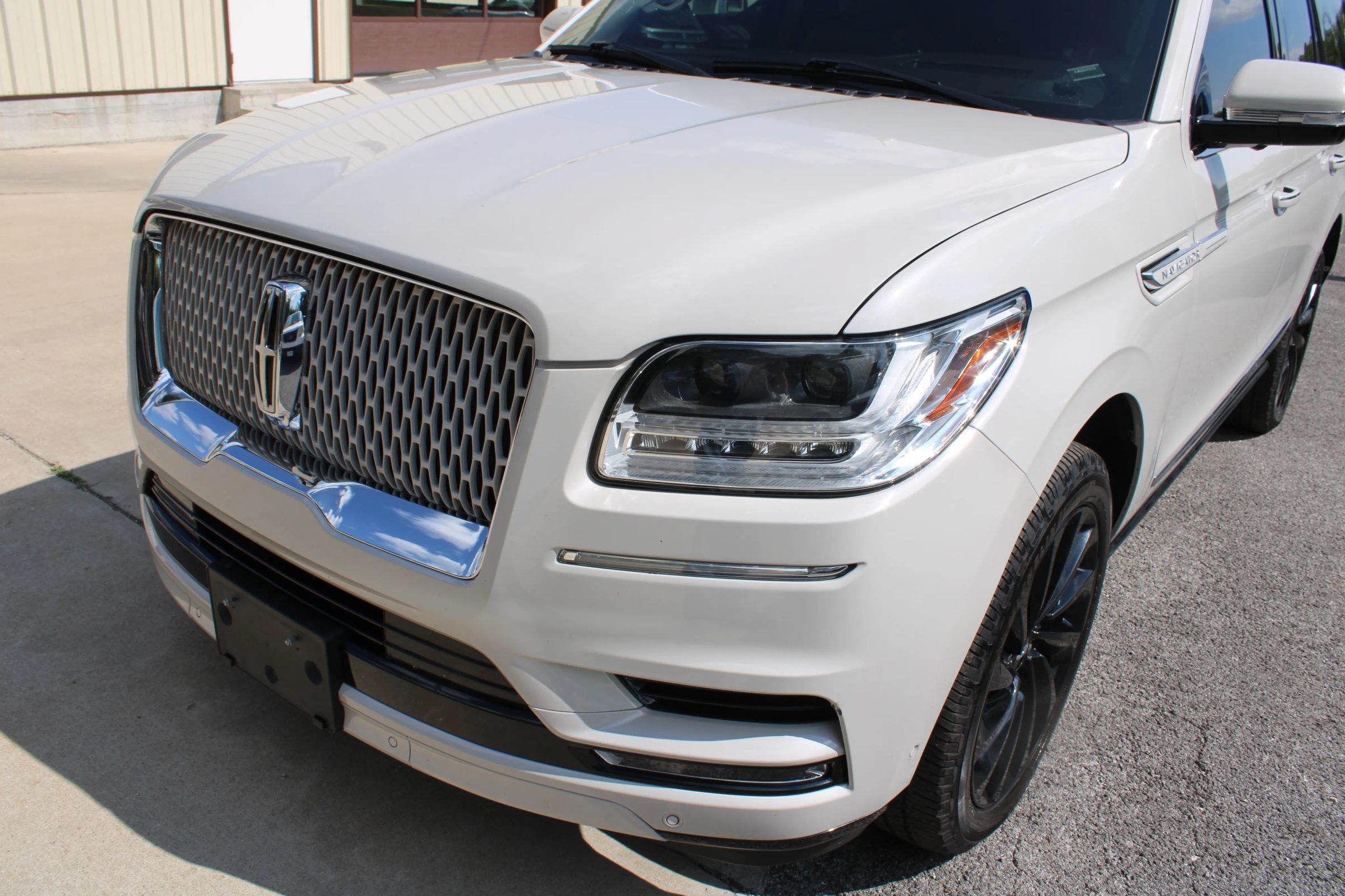 Used 2021 Lincoln Navigator Reserve AWD/4WD image 3