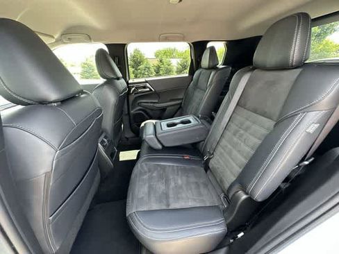 Used 2024 Mitsubishi Outlander SE AWD/4WD image 18