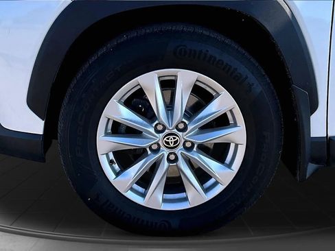 Used 2022 Toyota Corolla Cross LE w/ Black Badges Package (TMS) AWD/4WD image 32