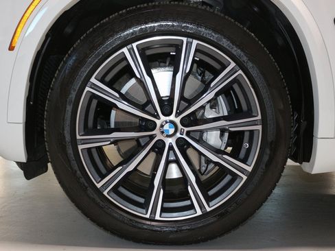 Certified 2024 BMW X5 xDrive40i w/ M Sport Package image 7