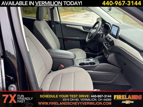 Used 2022 Ford Escape SE w/ SE Sport Appearance Package image 33