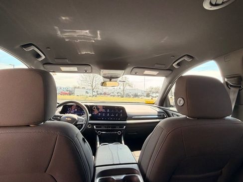 Used 2024 Chevrolet Traverse LT image 28