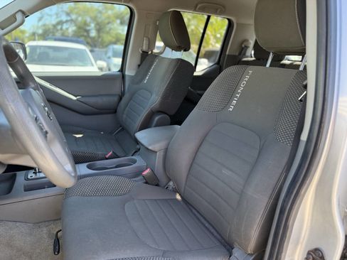 Used 2014 Nissan Frontier Desert Runner image 11