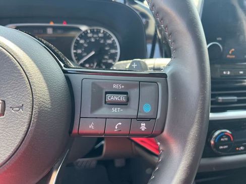 Used 2025 Nissan Pathfinder SL AWD/4WD image 18
