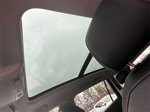 Used 2024 Volkswagen Tiguan Wolfsburg Edition image 38