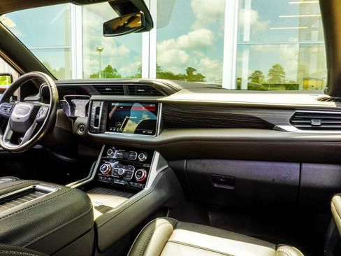 Used 2021 GMC Yukon XL Denali RWD image 19