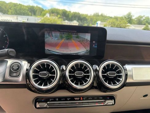 Used 2022 Mercedes-Benz GLB 250 4MATIC w/ Premium Package Lite image 32
