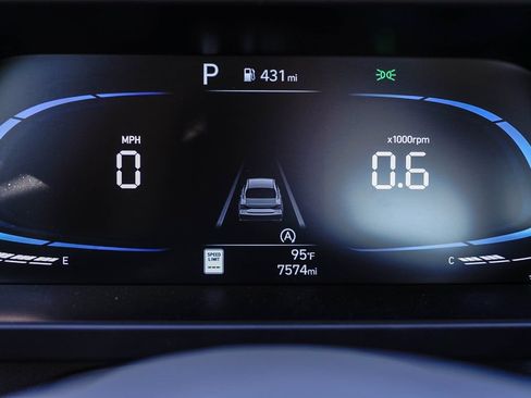 Used 2024 Hyundai Elantra SE FWD image 21