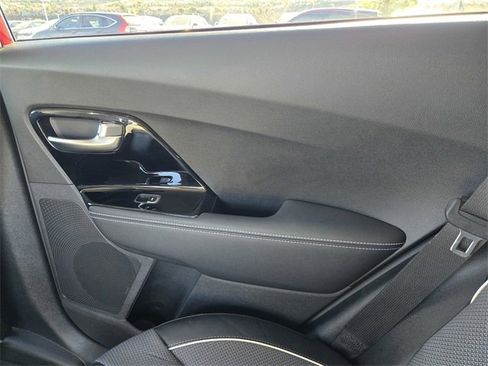 Used 2022 Kia Niro EX image 14