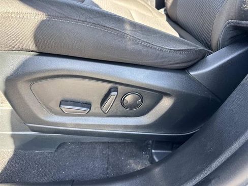 Used 2023 Ford Explorer XLT AWD/4WD image 31