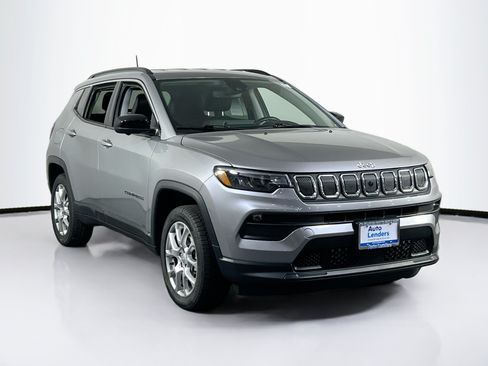 Used 2022 Jeep Compass Latitude AWD/4WD image 3