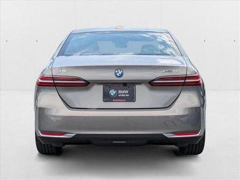 Used 2025 BMW i5 xDrive40 w/ Premium Package image 8