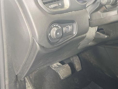 Used 2022 Jeep Renegade Latitude w/ Convenience Group image 10