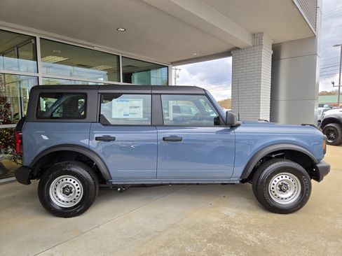New 2025 Ford Bronco Base image 6