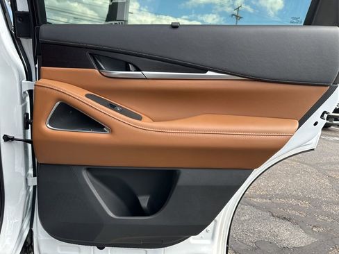 Used 2026 INFINITI QX60 Autograph w/ Dark Cargo Package AWD/4WD image 32