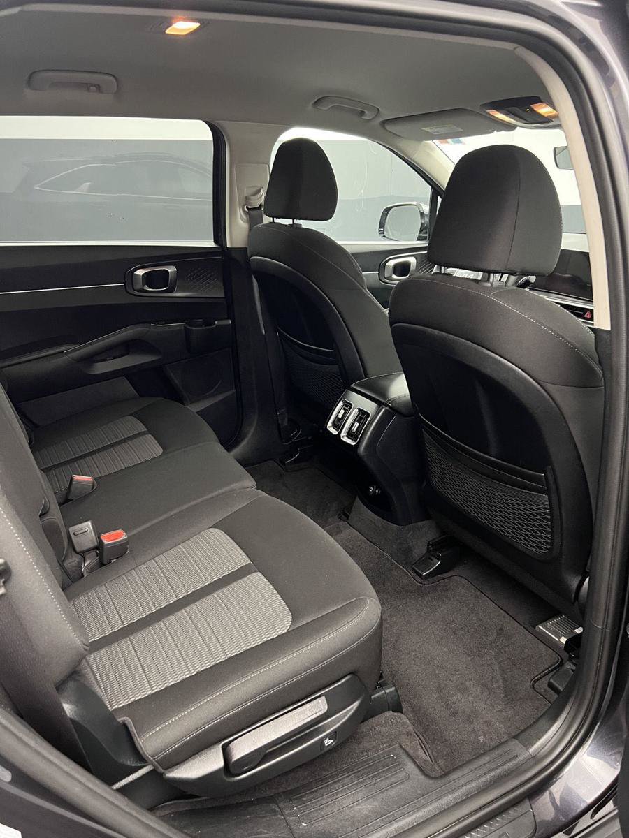 Used 2025 Kia Sorento LX FWD image 22