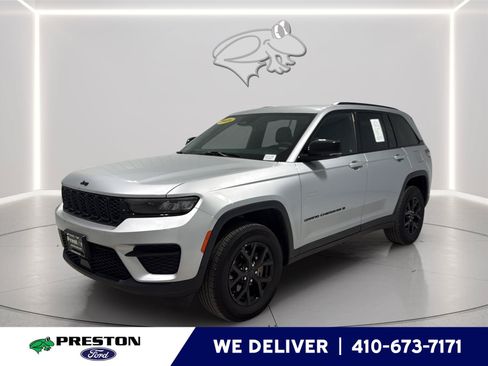 Used 2025 Jeep Grand Cherokee Altitude AWD/4WD image 1