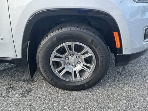 Used 2023 Jeep Wagoneer 4WD w/ Convenience Group I image 14