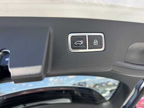 Certified 2023 Kia Sorento SX image 23