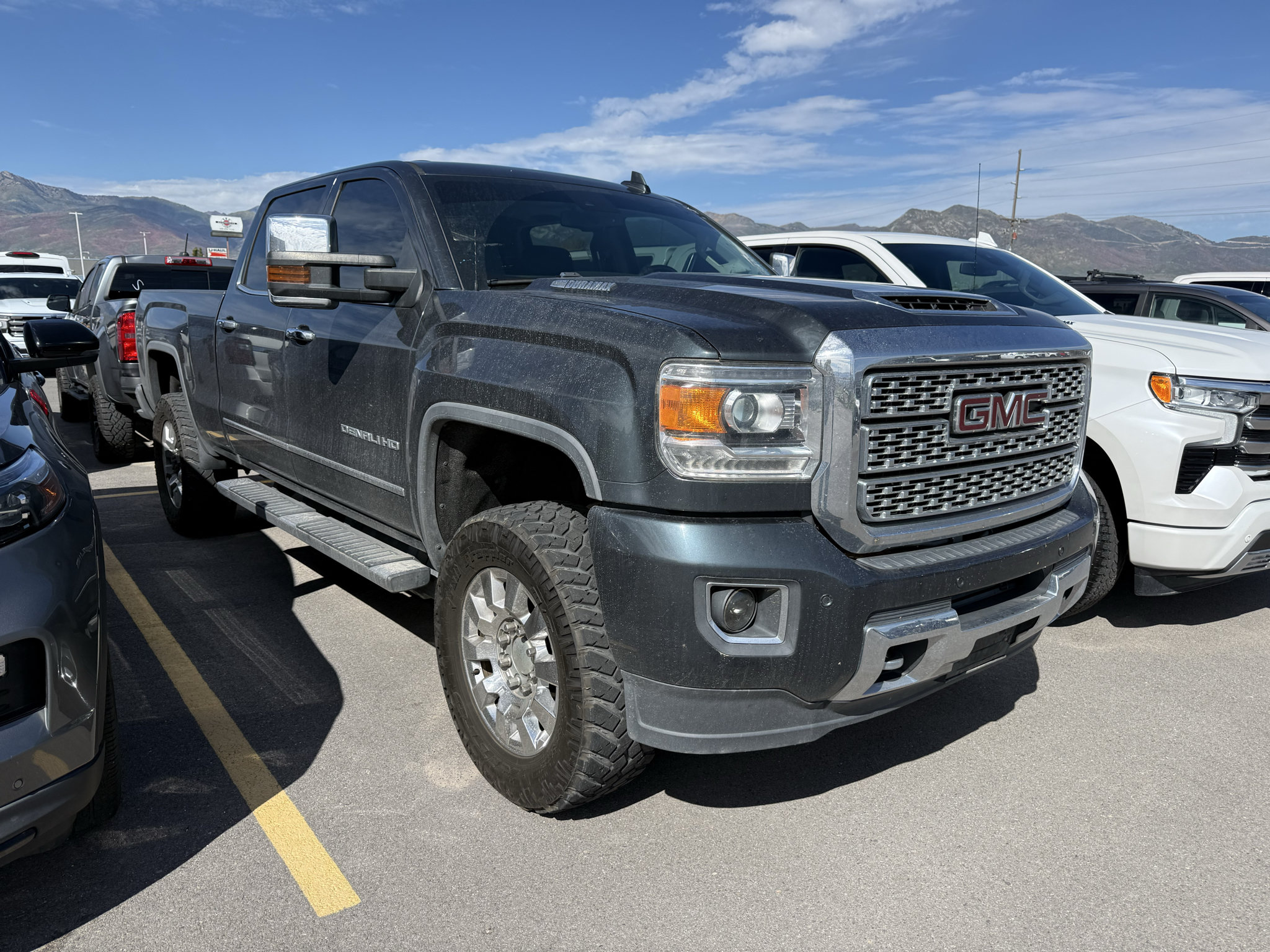 Used 2019 GMC Sierra 2500 Denali w/ Duramax Plus Package AWD/4WD image 1