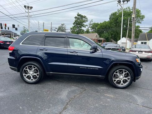 Used 2018 Jeep Grand Cherokee Limited AWD/4WD image 5