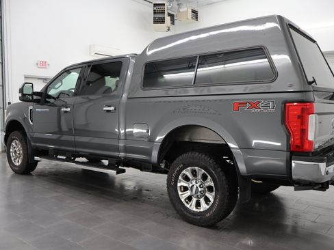 Used 2017 Ford F250 XLT w/ XLT Premium Package AWD/4WD image 6