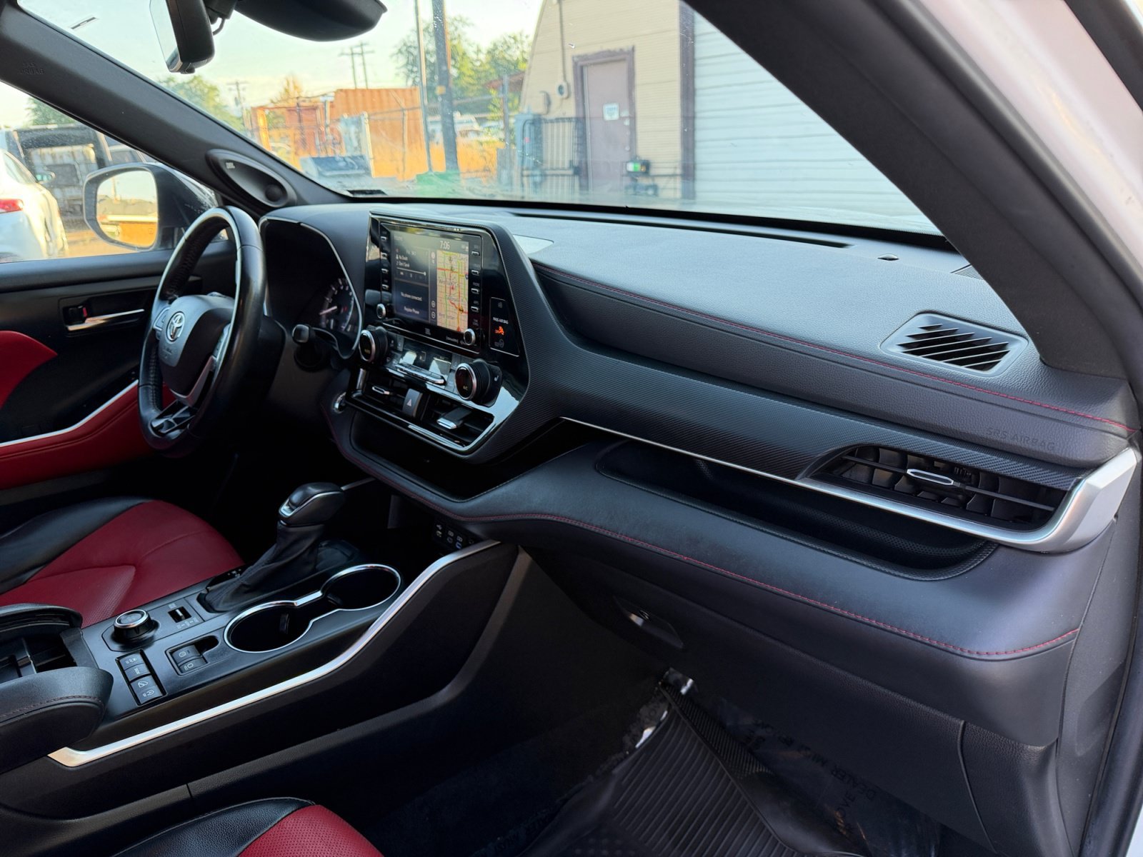 Used 2022 Toyota Highlander XSE AWD/4WD image 16