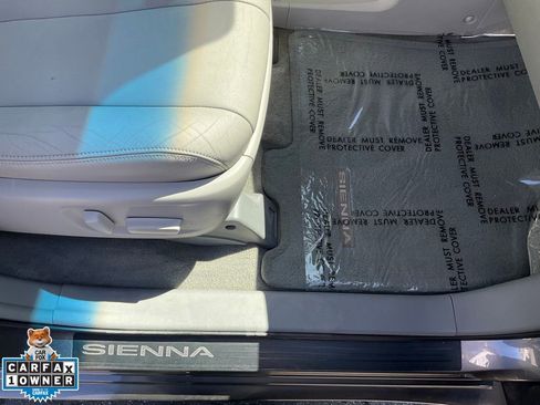 Used 2014 Toyota Sienna XLE image 62