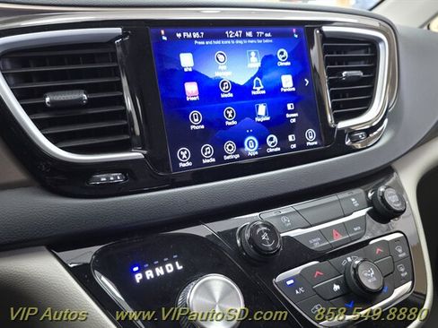 Used 2017 Chrysler Pacifica Touring FWD image 20