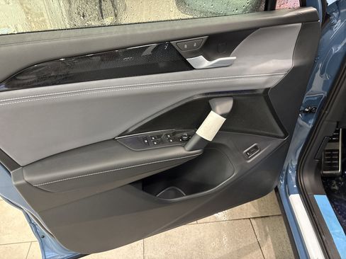 New 2026 Volkswagen Tiguan SE R-Line image 8