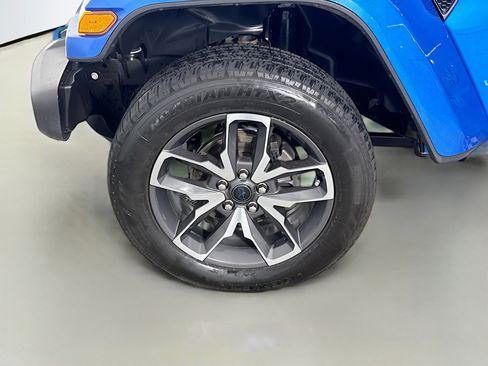 Used 2024 Jeep Wrangler Unlimited w/ Convenience Group AWD/4WD image 38